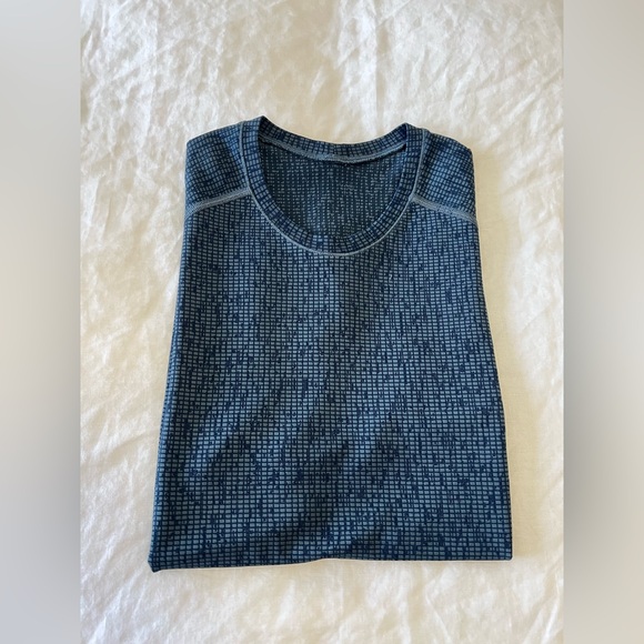 Lululemon | Men’s Medium | Blue Lightweight Short Sleeve Stretch Workout Shirt - Picture 7 of 7